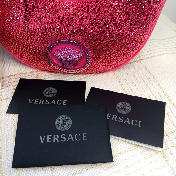 GIVEAWAY β¨οΈ π π NWT VERSACE PINK CRYSTALS BAG β¨οΈ - Picture 8 of 15